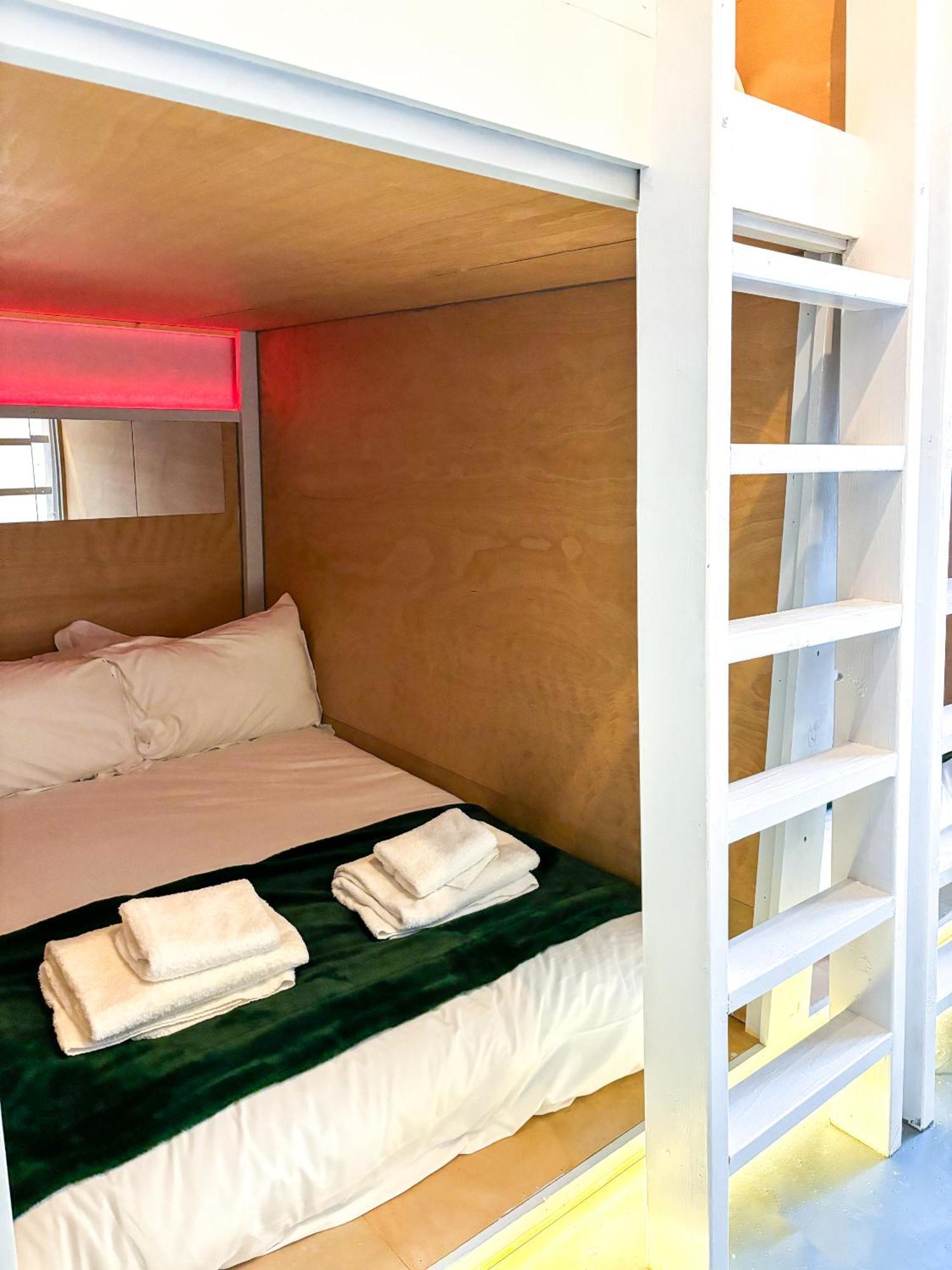 X Hotel Brunswick Square Brighton Room photo