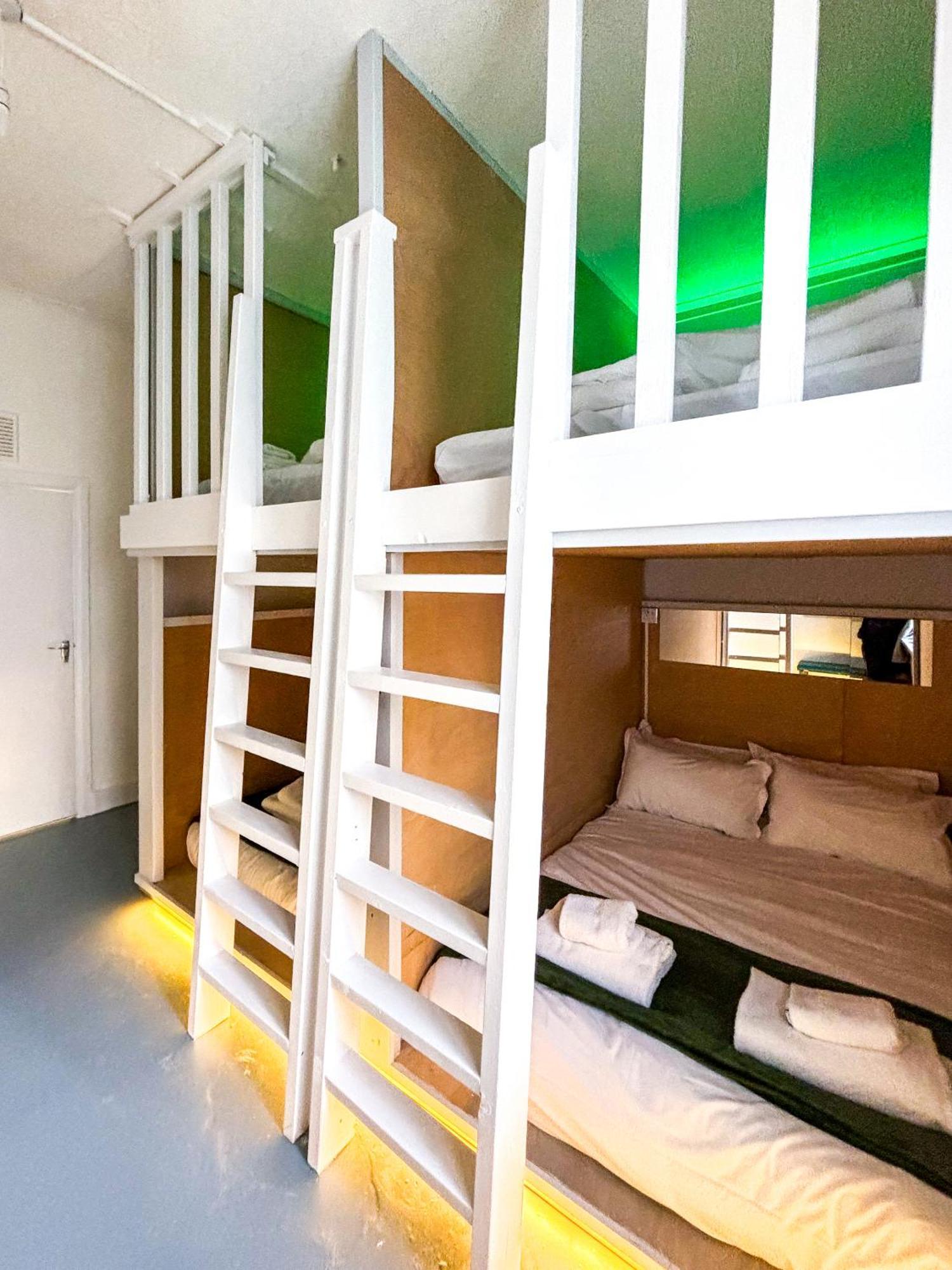 X Hotel Brunswick Square Brighton Room photo