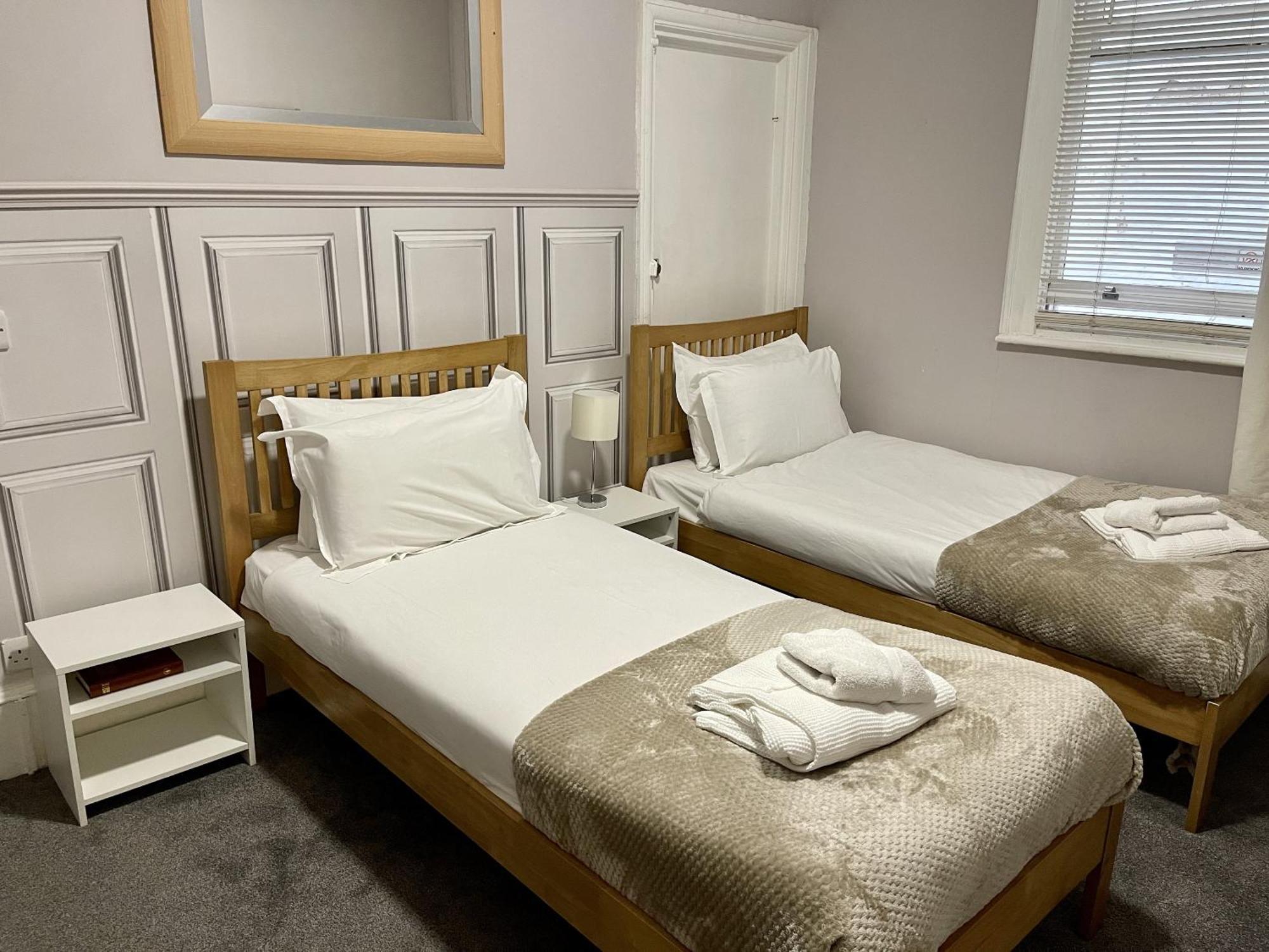 X Hotel Brunswick Square Brighton Room photo